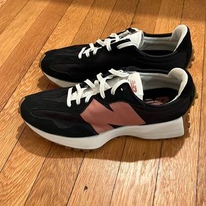 New Balance 327 Sneakers